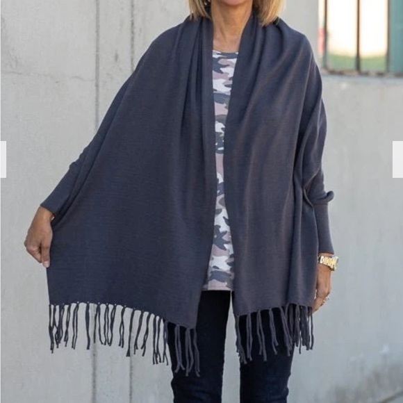 NWOT Jacket Society Lightweight Shrug Cardigan With Fringe - Picture 2 of 11